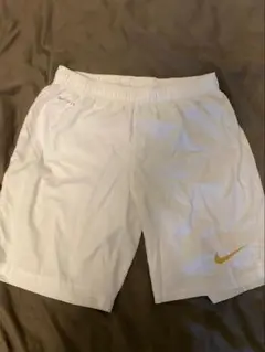 Nike Dri-FIT ホワイトショートパンツ M