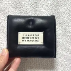 ⭐︎値下げ可能⭐︎Maison Margiela グラムスラム　三つ折り財布 黒 Maison Margiela - 「グラム スラム」エンブローダリー ウォレット