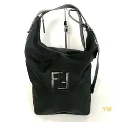 FENDI フェンディ ワンショルダーバッグ ナイロン ブラック 黒 レザーのサムネイル