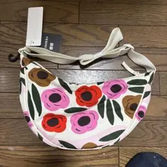 ユニクロ　marimekko 花柄 ボディバッグ