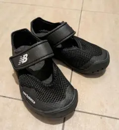 New Balance ベビーサンダル ブラック14cm