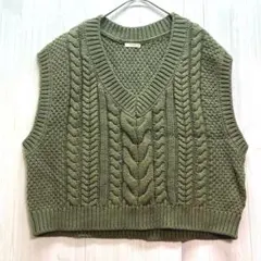 GU ジーユー　チャンキーニットクロップドベスト　オリーブ　M
