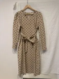 ベージュドット柄ロングワンピース
