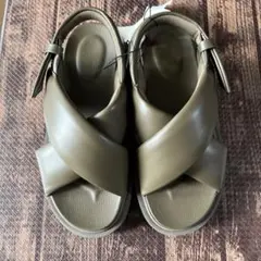 ユニクロクロスストラップサンダルMサイズのサムネイル