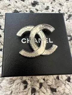CHANEL シルバー CCロゴブローチ