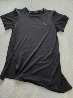 プーマ アシンメトリーTシャツ