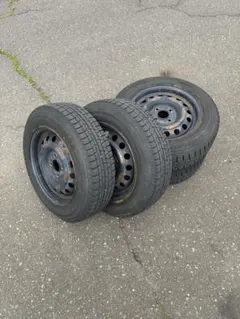 直接引取り　ジャンク　冬タイヤ 165/70R14 ホイール付き　4本セットのサムネイル