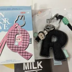 PIN FOR LOVE イニシャル　キーホルダー　ラブブ　ペンダント