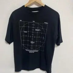 ARCTOM ブラック Tシャツ グラフィックプリント
