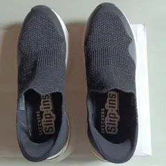 スケッチャーズスリップイン レディーススニーカー