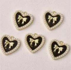 ハートとリボンのチャーム