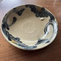 沖縄　やちむん　赤絵　７寸皿　 仁王窯　壺屋焼 名門 仁王窯 やちむん 壺屋焼 赤絵 飾り皿 6寸（約19cm）紐通し穴あり