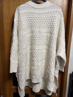 アイボリー ケーブル編み オーバーサイズニット