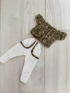 ネオブライス　着せ替え服セット オリーブグリーンジャケットとホワイトパンツ