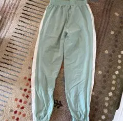 パンツ　ジャージ風　ダンス