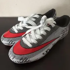 ナイキ　マーキュリアル系サッカーシューズ　ジュニアモデル