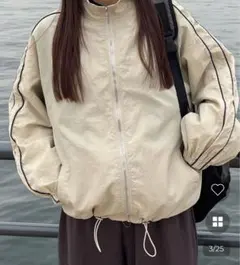 クリーム色 ジッパー付き ジャンパー