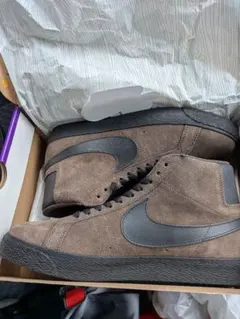 NIKE SB BLAZER MID ブラウン スエードのサムネイル