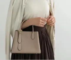ベージュ ハンドバッグ