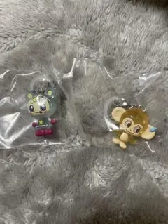 ナルミヤキャラクターズ　めじるしアクセサリー　ブルーベリエちゃん、ルッキー