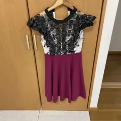 レーストップのワインレッドドレス