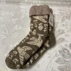 Samansa Mos2 home's ルームソックス 鳥と花といちご柄　モカ