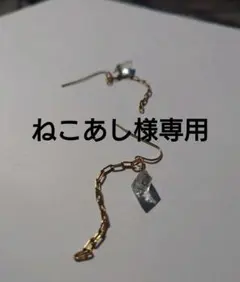 グリーンアメジストとチェーンが揺れるフックピアス／ステンレス／アレルギー対応