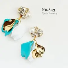【843】ハンドメイドピアスイヤリング春ピアス大ぶりフラワーピアス水色白花揺れる