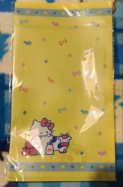 ハローキティ 二つ折りファイル (マスクケース）