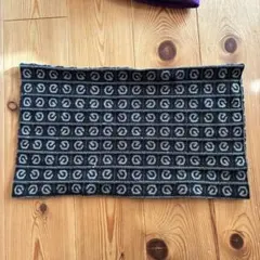 幾何学模様 ネックウォーマー 黒とグレー