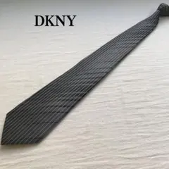 DKNY ネクタイ 黒基調 細ストライプ シルク ビジネス定番【n7177】