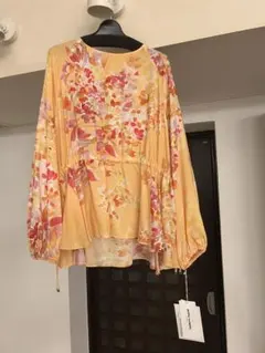 新品未使用タグ付き⭐︎ミラショーン フラワー柄ブラウス　40のサムネイル