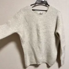 アイボリー Vネック ニット 長袖