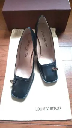 お値下げ中！美品・ルイヴィトン黒パンプスのサムネイル