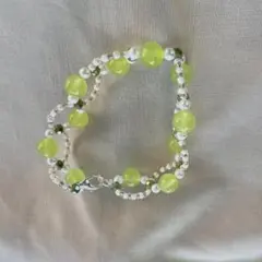 黄緑色ビーズのブレスレット