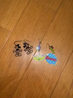 ディズニーリゾート ピアス 2点セット ミッキー エイリアンのサムネイル