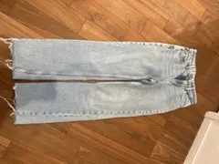 ZARA デニムパンツ ストレート　ライトブルー カットオフ
