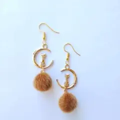 №771・猫ピアス・三日月ピアス・ファーボールピアス