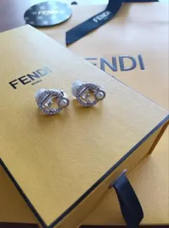 FENDI フェンディ Fロゴ ピアス 片耳用 グリーン ラインストーン 