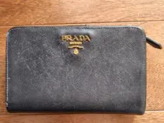 PRADA 二つ折り財布 ブラック サフィアーノレザー
