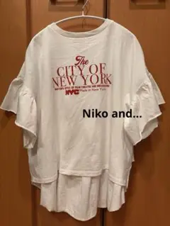 Niko and…フリル付きホワイトTシャツ NYCプリント