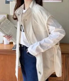 スタンドカラーミリタリーベスト moment＋ アイボリー