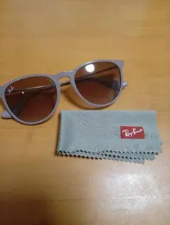 Ray-Ban ERIKA RB4171 サングラスのサムネイル