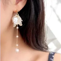 【新品】ピアス　結婚式　シェル 花びら ウェディング　ブライダル　大人可愛　上品