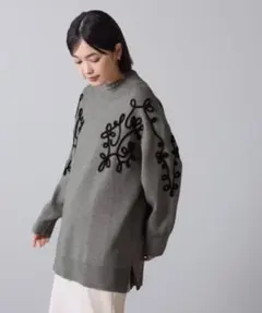 新品タグ付き訳ありブージュルードコード刺繍ハイネックチュニック 定価7920