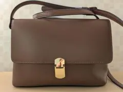 ショルダーバッグ　ブラウン