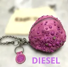 【レア】DIESELアーカイブ ボール型ポーチ 本革 ピンク スタッズ チェーンのサムネイル