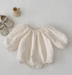 クリーム色 バルーンスリーブロンパース