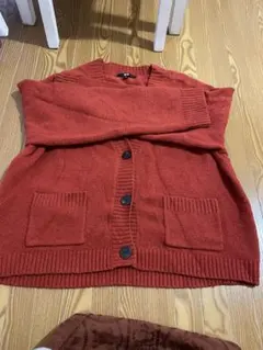UNIQLOオレンジカラー　ボタン付き　カーディガン