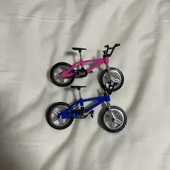 ミニチュア自転車セット ピンクとブルー